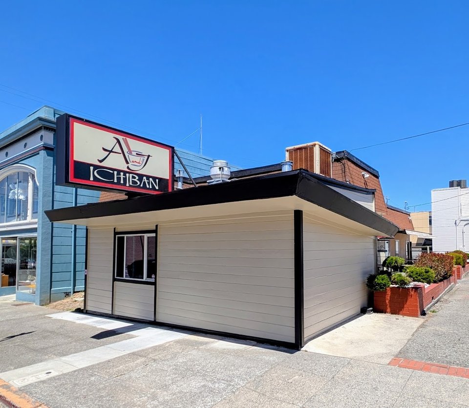 Front view of a Japanese restaurant in Eureka.